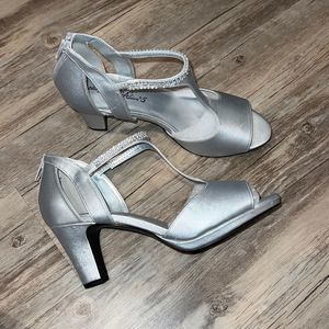 Easy street heels NWOT